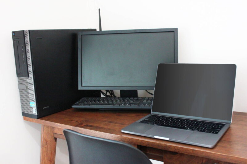 デスクトップPCのホコリ対策 PC設置場所は床から高い位置のほうが良い