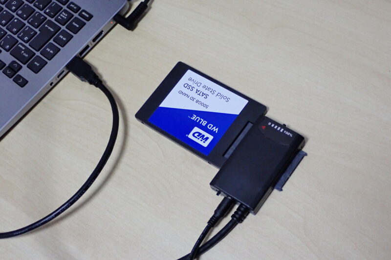 サンワサプライ SATA-USB変換ケーブル USB-CVIDE4をPCと接続